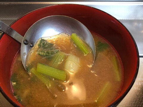 ヘルシー♪小松菜と油揚げと春雨の味噌汁^_^